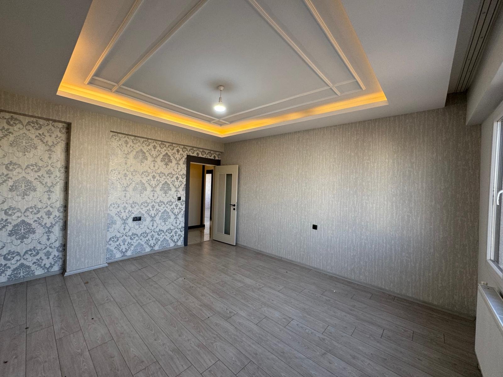 ÜÇKUYULAR TARHAN ASMİRDE 2.5+1 SATILIK LÜX DAİRE 