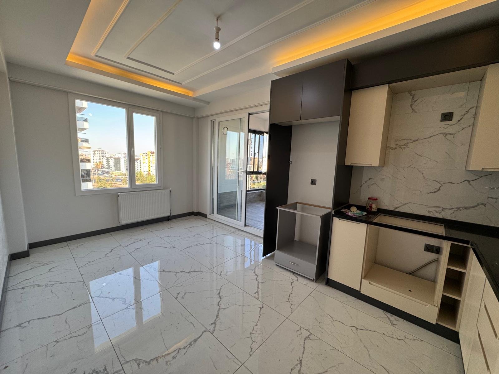 ÜÇKUYULAR TARHAN ASMİRDE 2.5+1 SATILIK LÜX DAİRE 