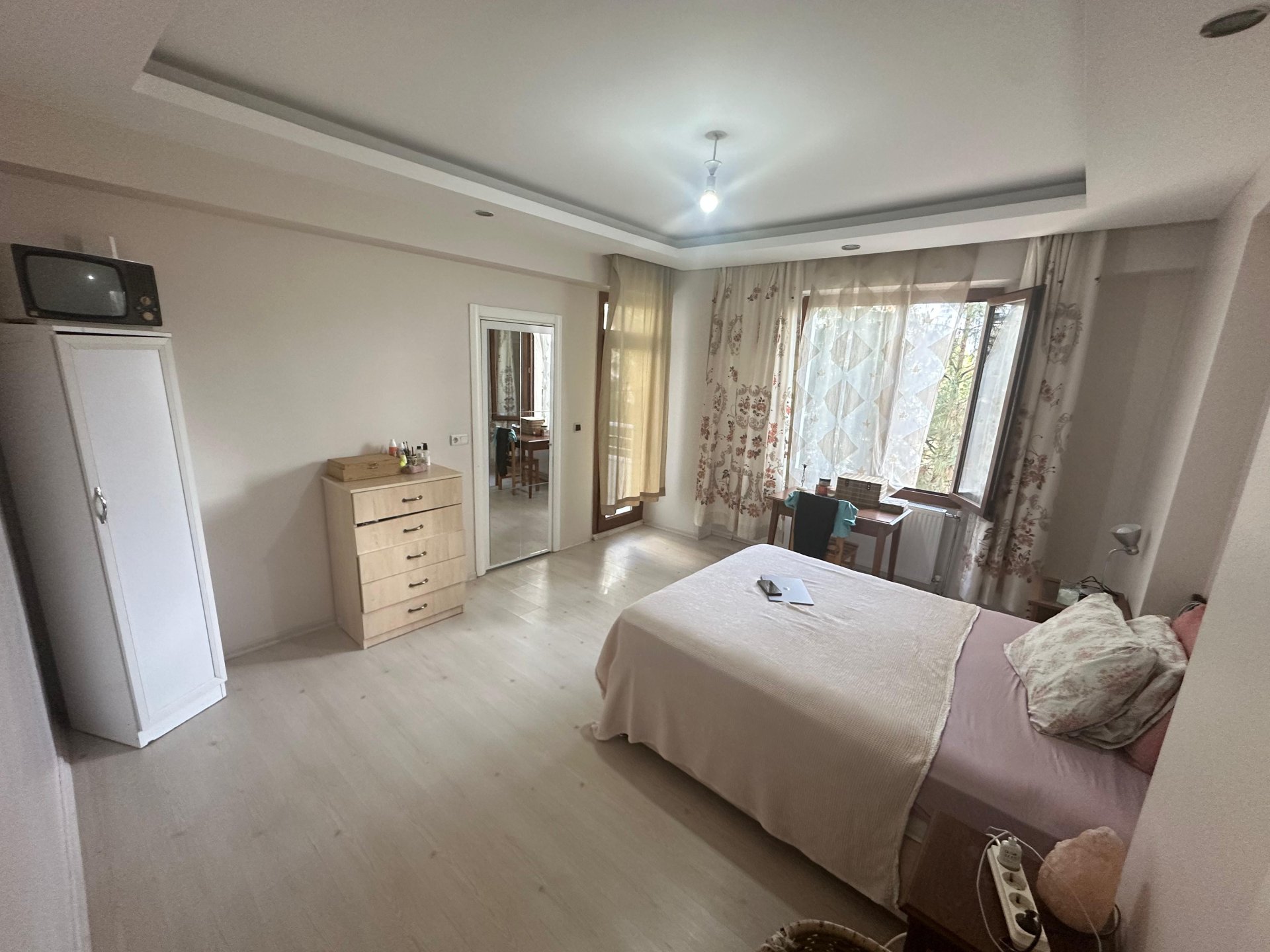 KAYAPINAR 75 CADDE HARİKA KONUMDA SATILIK DAİRE