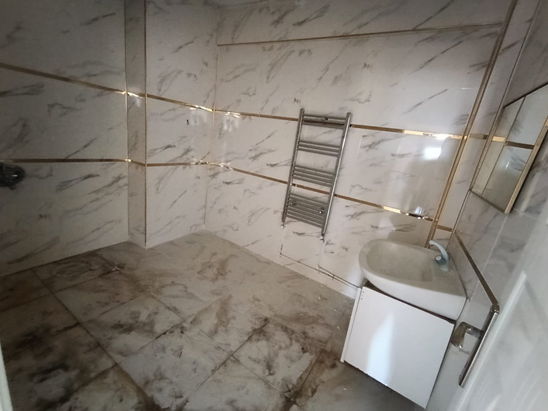 NİNOVA KARŞISINDA SATILIK MASRAFSIZ 3+1 DAİRE