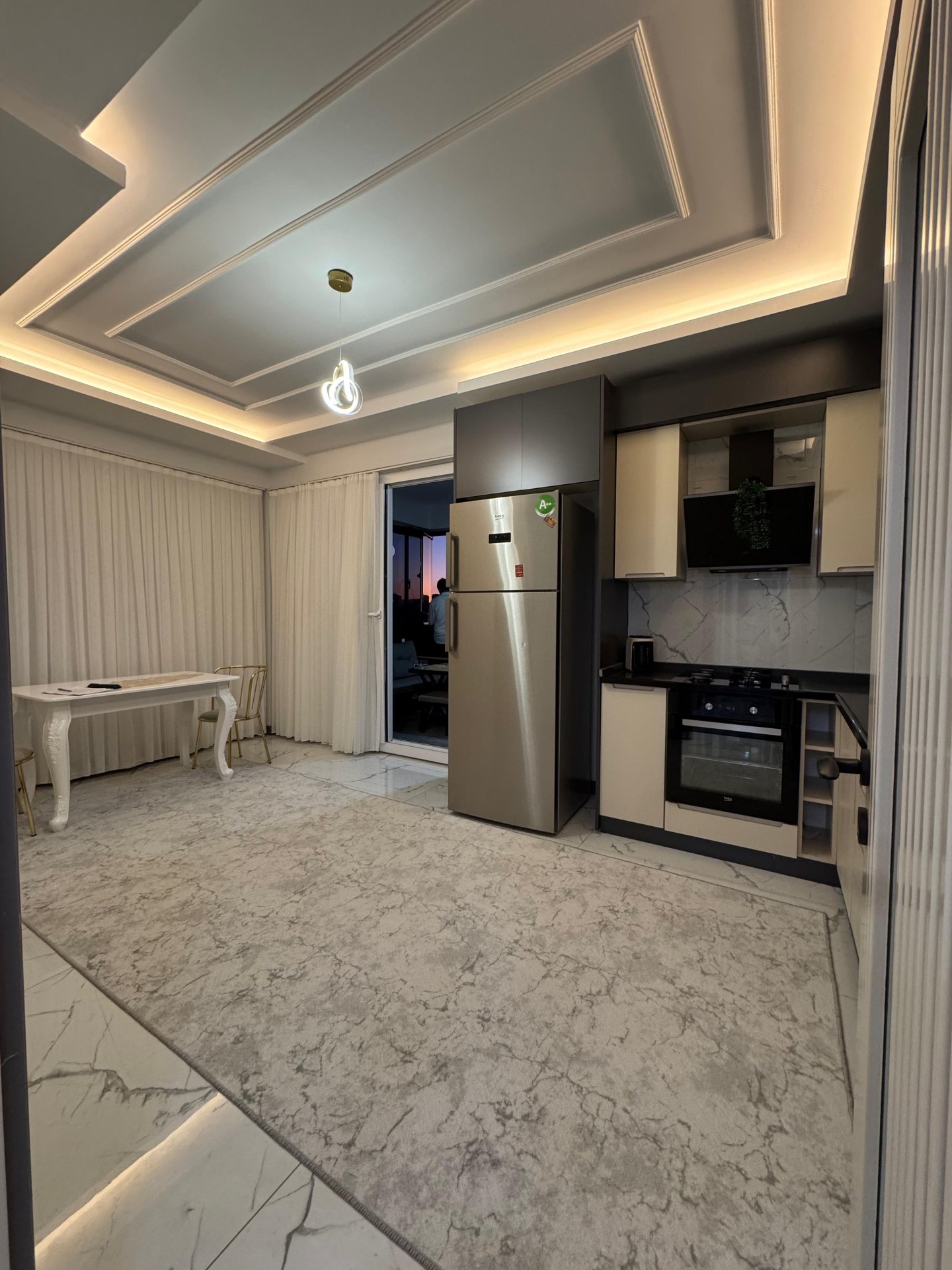 ÜÇKUYULAR'DA 2.5+1 100MT2 LÜX DAİRE