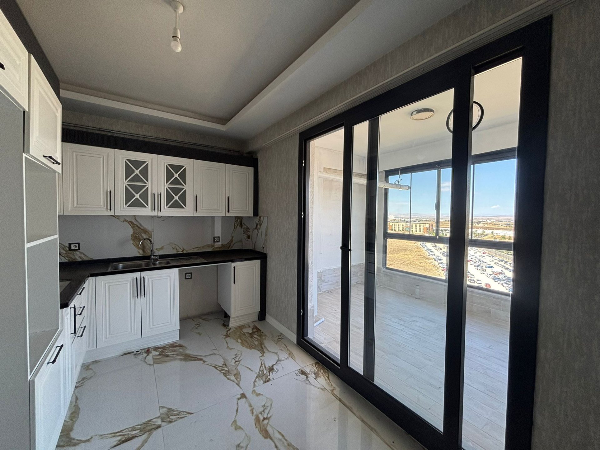 ARAŞTIRMA HASTANESİ ARKASI TAŞINMAYA HAZIR SATILIK 2+1 DAİRE