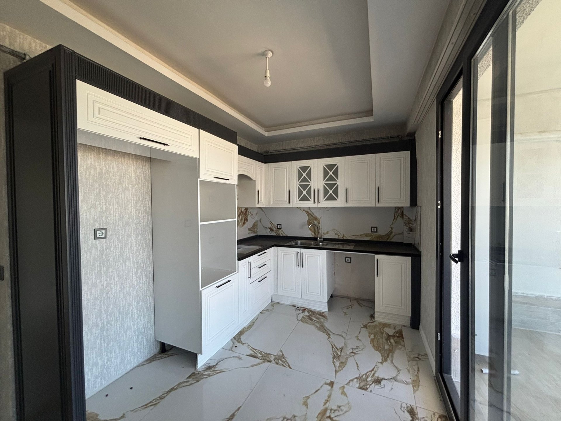 ARAŞTIRMA HASTANESİ ARKASI TAŞINMAYA HAZIR SATILIK 2+1 DAİRE