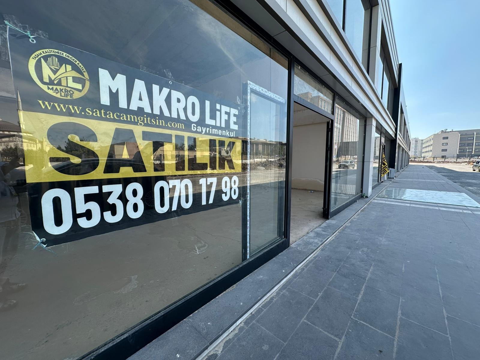 ARAŞTIRMA HASTANESİ YANINDA AY YAPI OFFICE ALTINDA SATILIK YATIRIMLIK DÜKKAN!