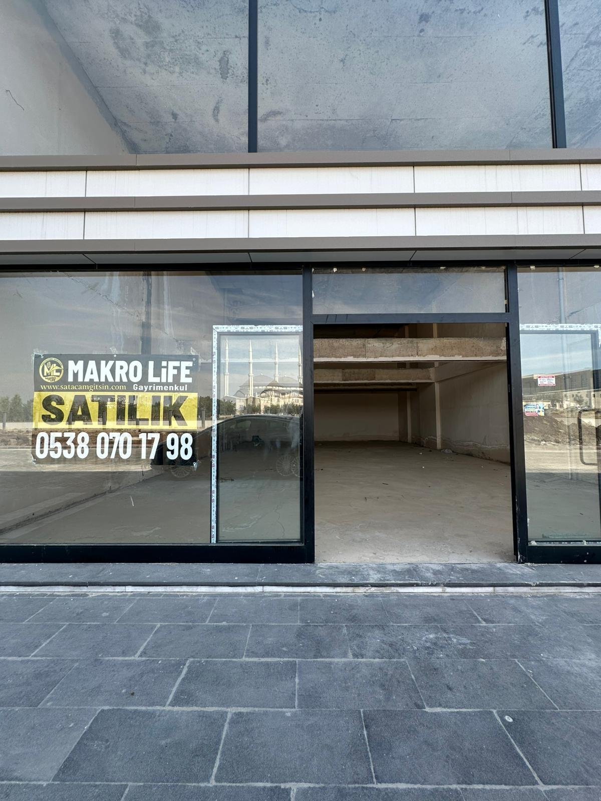 ARAŞTIRMA HASTANESİ YANINDA AY YAPI OFFICE ALTINDA SATILIK YATIRIMLIK DÜKKAN!