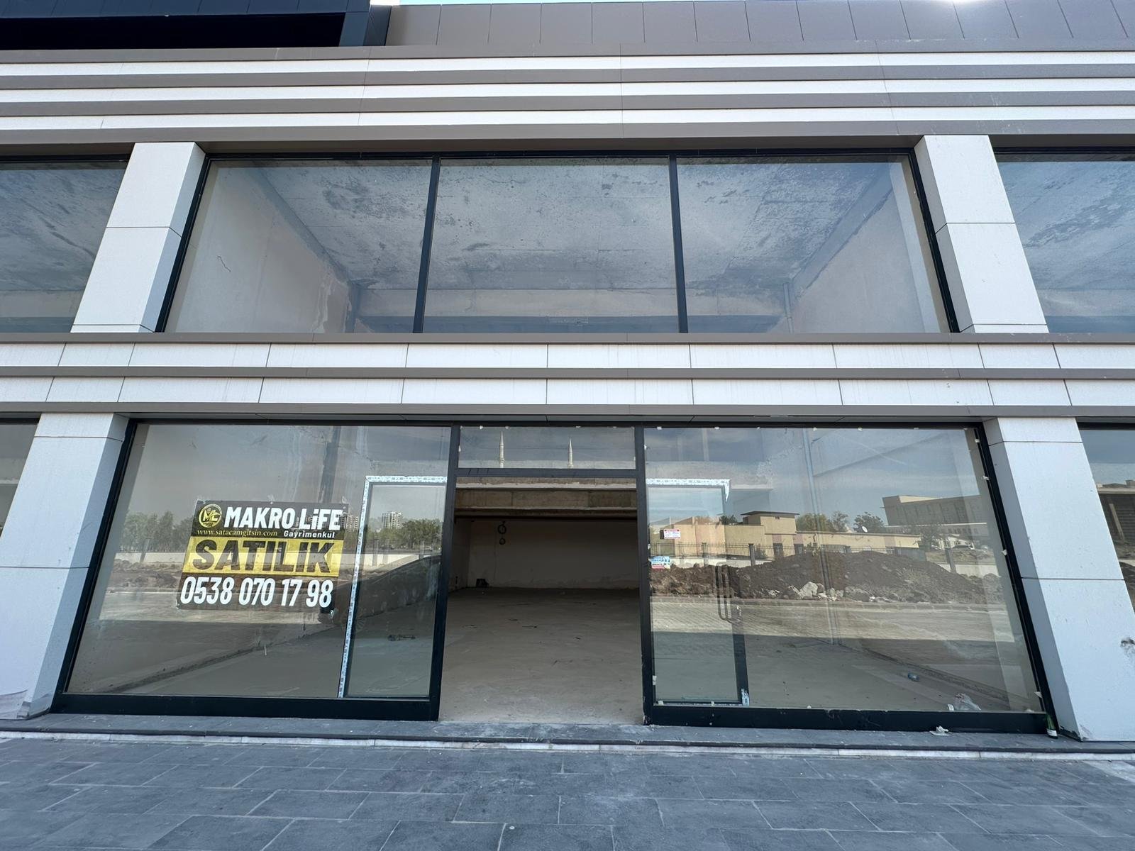 ARAŞTIRMA HASTANESİ YANINDA AY YAPI OFFICE ALTINDA SATILIK YATIRIMLIK DÜKKAN!