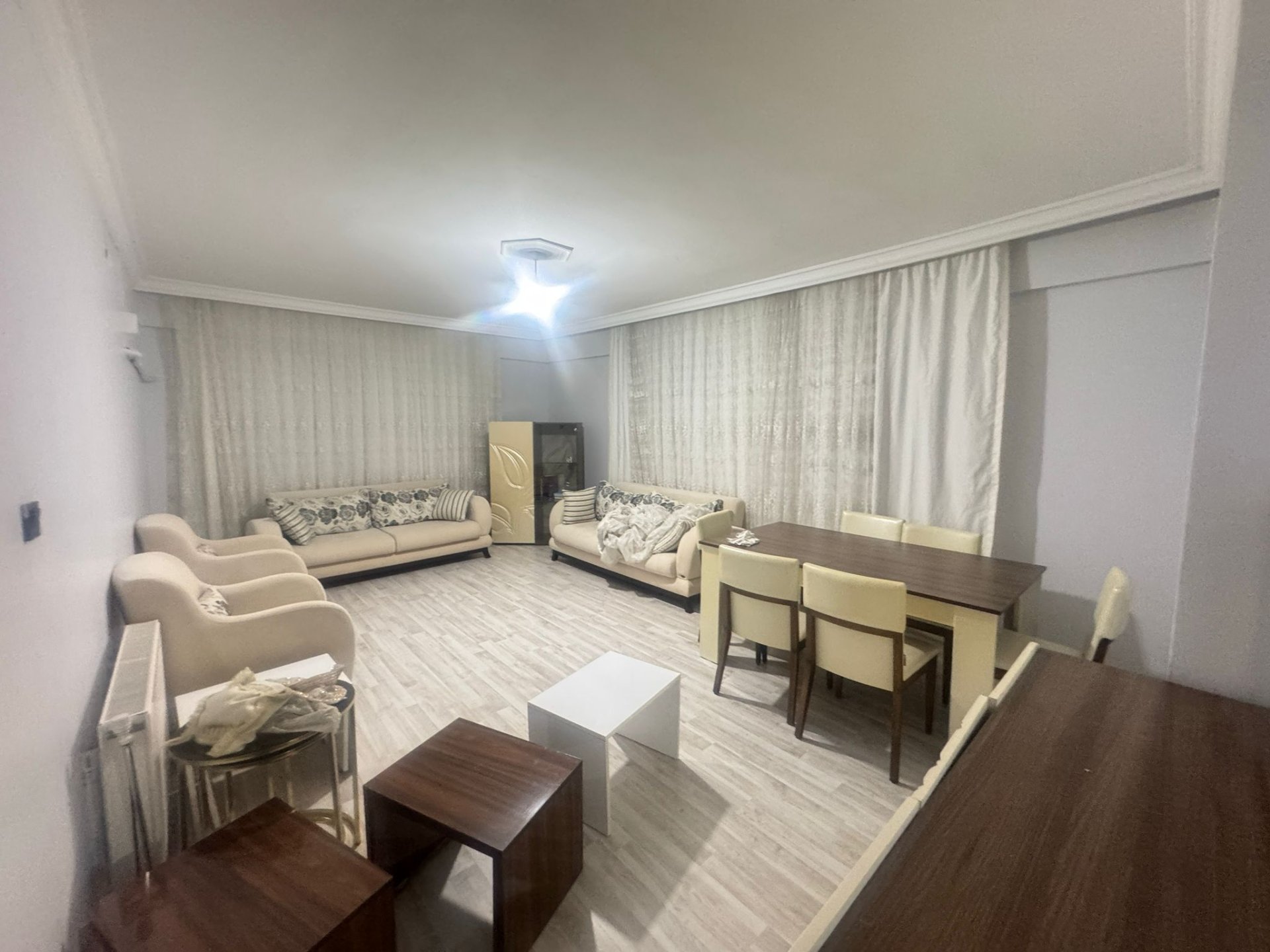 URFA YOLU ÜZERİYENİ HAL CİVARINDA TAŞINMAYA HAZIR TERTEMİZ BAKIMLI 3+1 SATILIK DAİRE