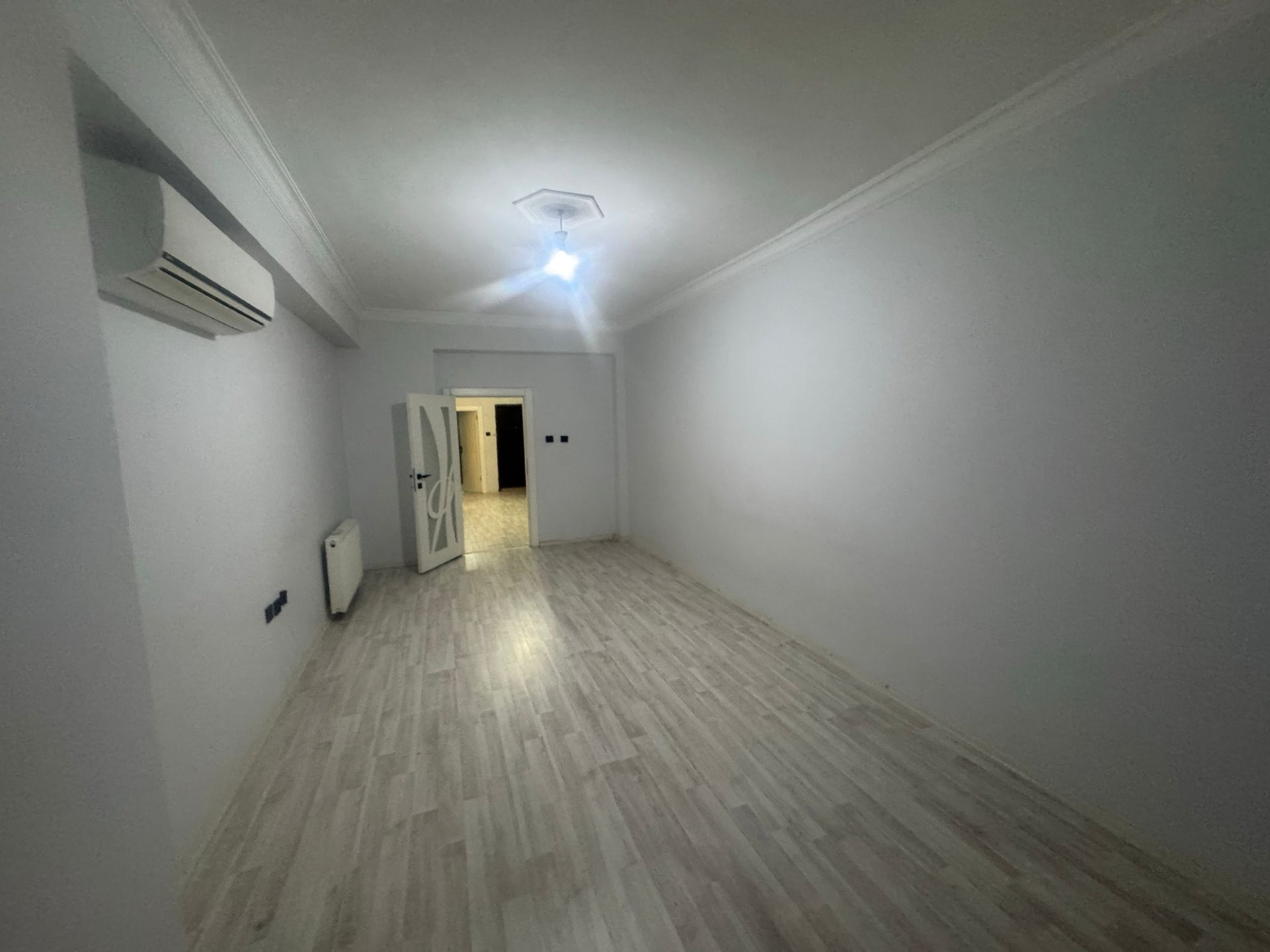 URFA YOLU ÜZERİYENİ HAL CİVARINDA TAŞINMAYA HAZIR TERTEMİZ BAKIMLI 3+1 SATILIK DAİRE