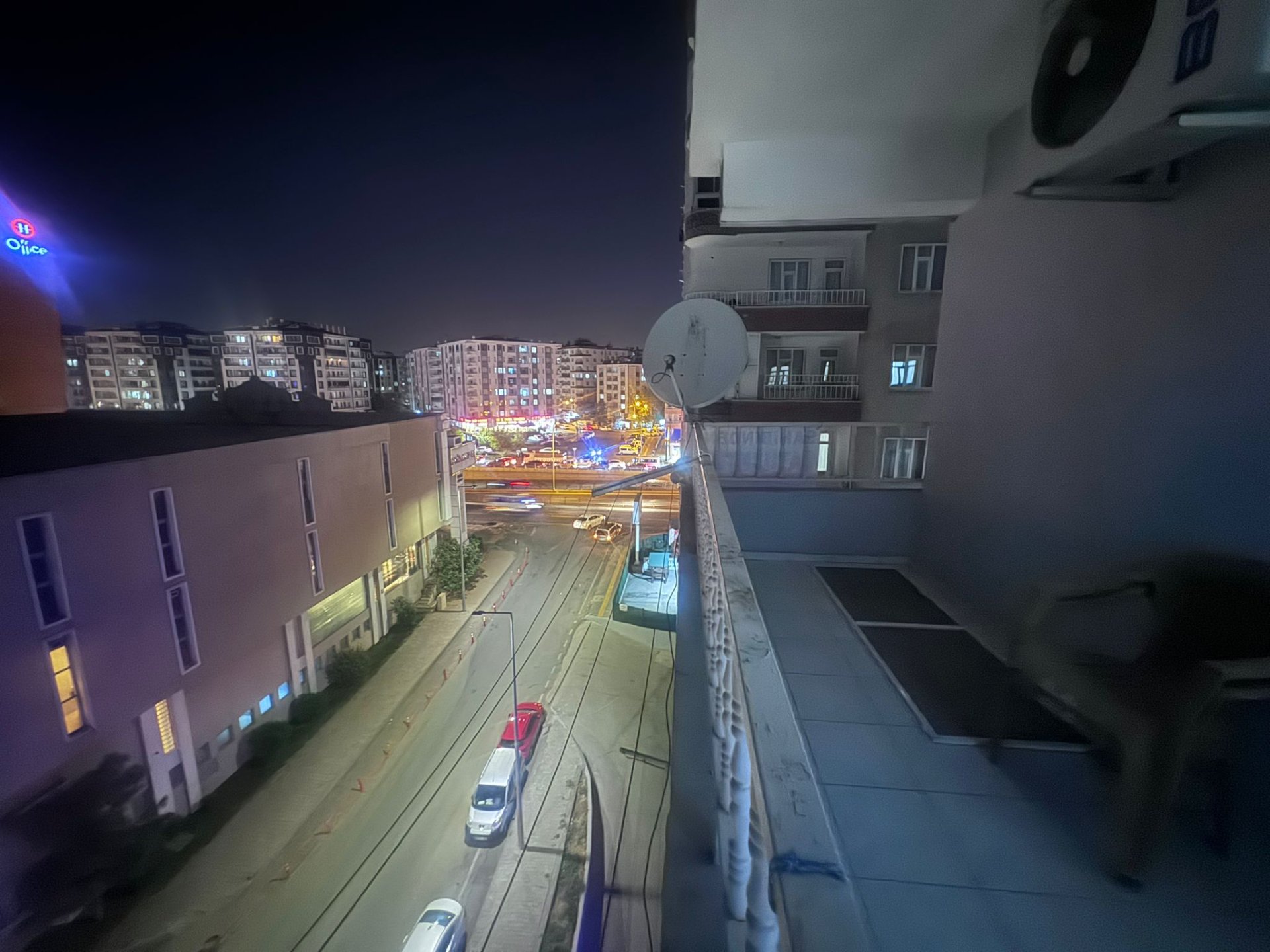 URFA YOLU ÜZERİYENİ HAL CİVARINDA TAŞINMAYA HAZIR TERTEMİZ BAKIMLI 3+1 SATILIK DAİRE