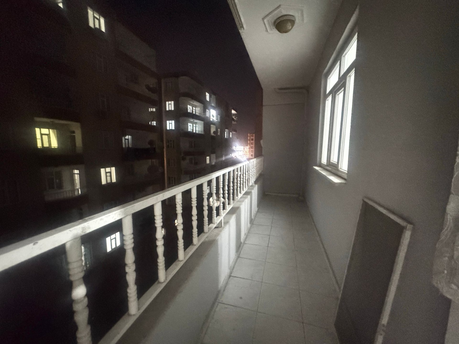 URFA YOLU ÜZERİYENİ HAL CİVARINDA TAŞINMAYA HAZIR TERTEMİZ BAKIMLI 3+1 SATILIK DAİRE