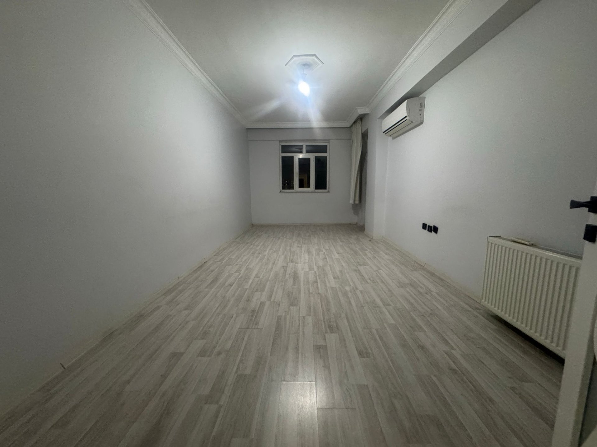 URFA YOLU ÜZERİYENİ HAL CİVARINDA TAŞINMAYA HAZIR TERTEMİZ BAKIMLI 3+1 SATILIK DAİRE