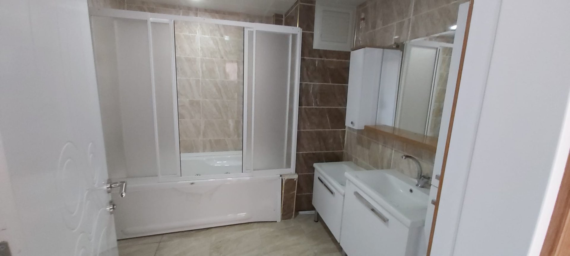 ARAŞTIRMA ARKASI  , GENİŞ VE KULLANIŞLI 4+1 SATILIK DAİRE