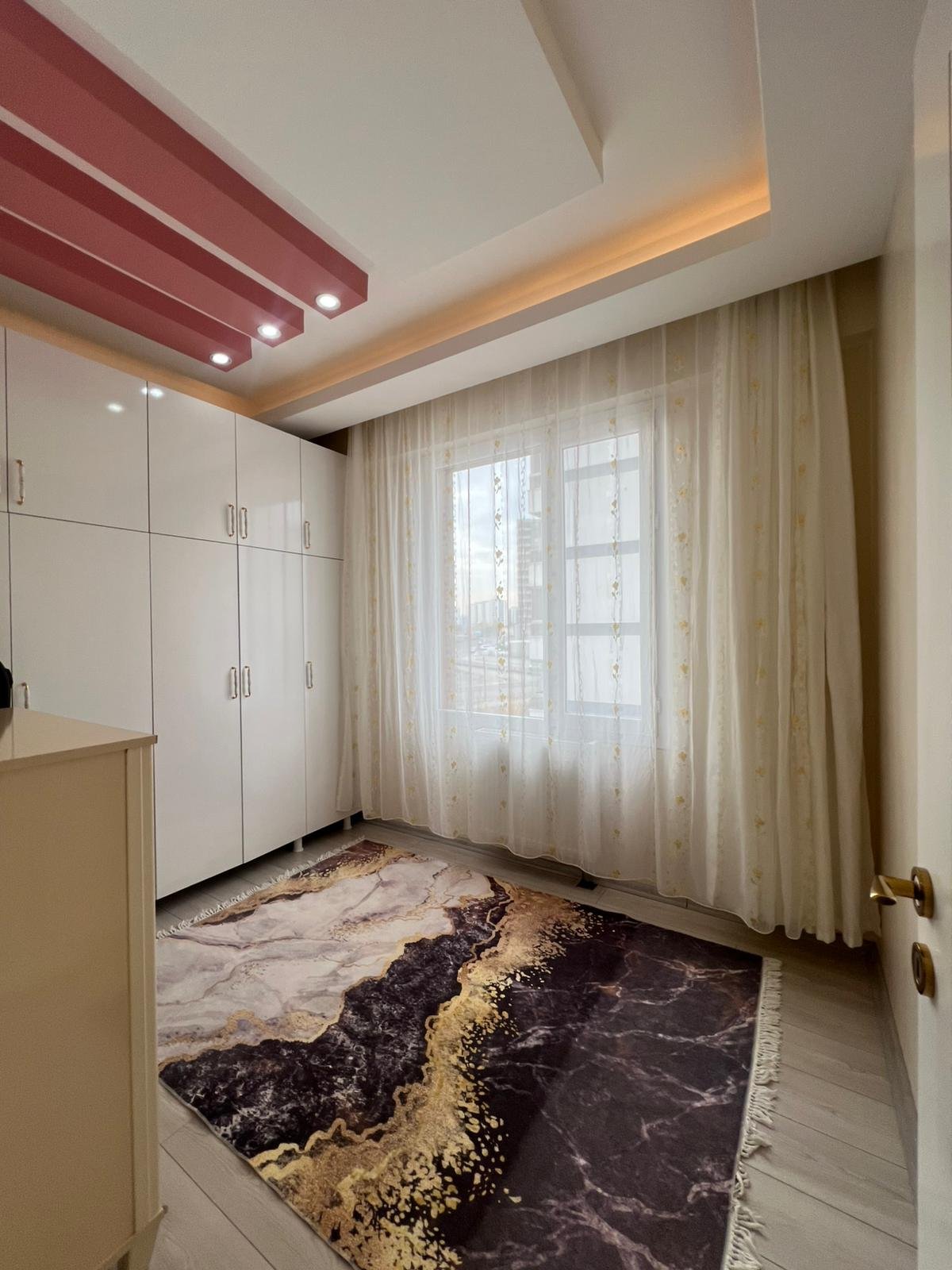 FABRİKA MAHALLESİNDE LÜX 4+1 SATILIK DAİRE