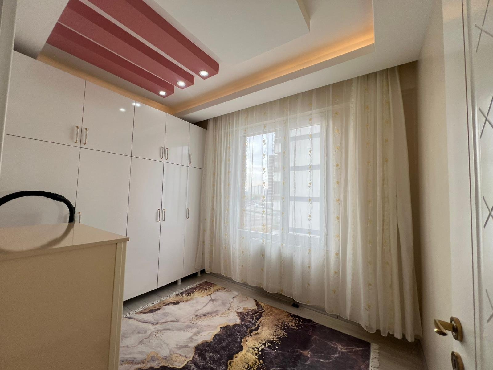 FABRİKA MAHALLESİNDE LÜX 4+1 SATILIK DAİRE
